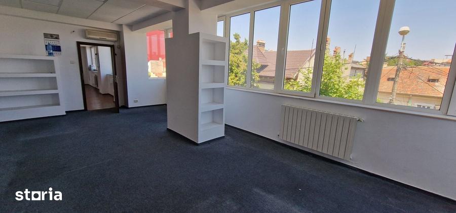 Casă cu 5 camere cu Teren 180 Mp în Tomis II