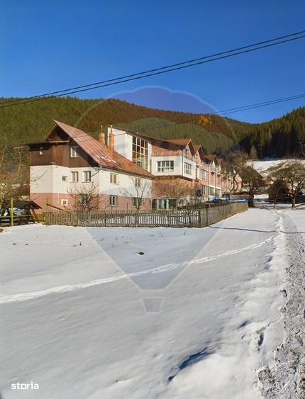 Casă cu 4 camere cu Teren 500 Mp în Moieciu
