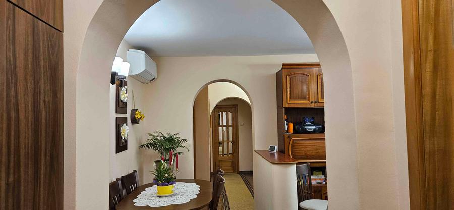 Apartament cu 4 camere decomandat în Central