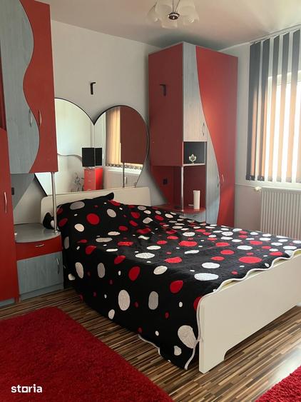 Apartament cu 3 camere decomandat în Tei
