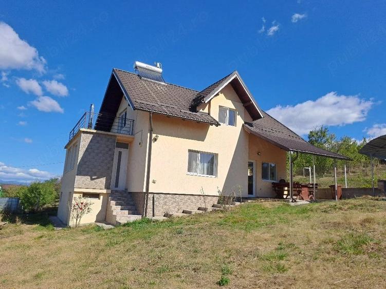 Casă cu Teren 900 Mp în Central
