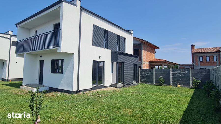 Casă cu 5 camere cu Teren 350 Mp în Dumbrăvița