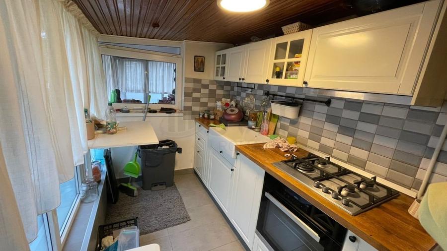 Apartament cu 3 camere decomandat în Aviației