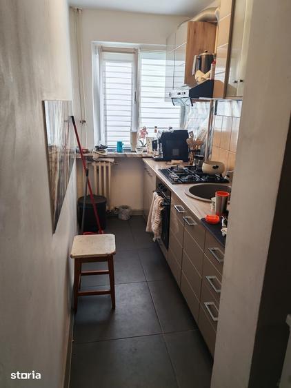 Apartament cu 2 camere semidecomandat în Craiovița Nouă