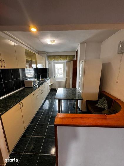 Apartament cu 3 camere decomandat, mobilat în City Park Mall
