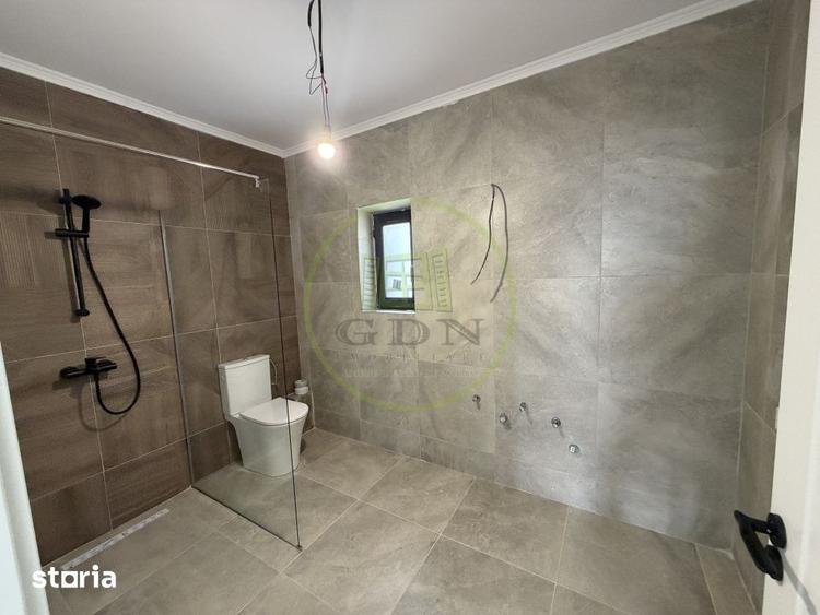 Casă cu 5 camere cu Teren 328 Mp în Cârcea