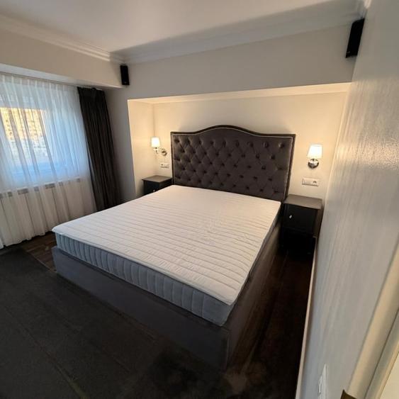 Apartament cu 3 camere semidecomandat, mobilat în Decebal