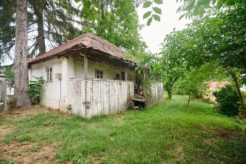 Teren de 2240 mp, în Moșoaia