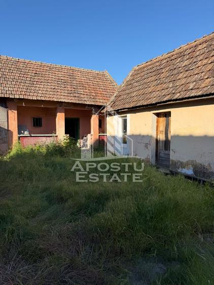 Casă individuală cu 4 camere cu Canalizare în Suștra