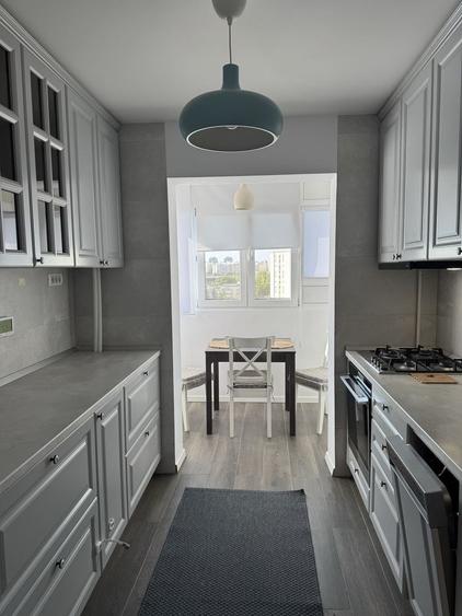 Apartament cu 3 camere decomandat în Fizicienilor