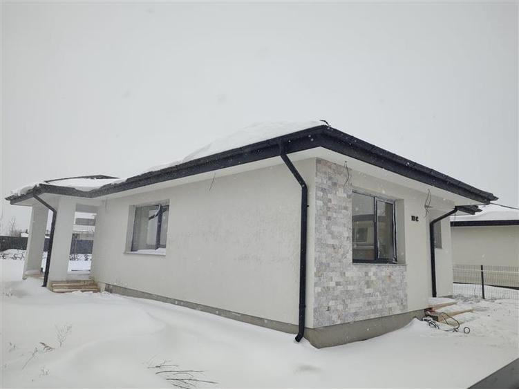 Casă cu 4 camere cu Teren 528 Mp în Tamași