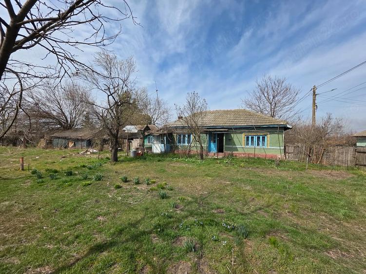 Casă cu 4 camere cu Teren 1300 Mp în Gurbănești