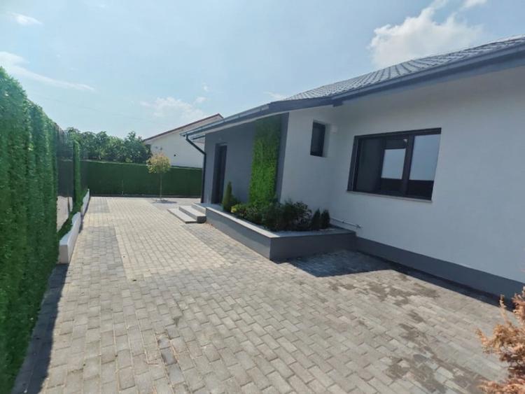 Casă cu 4 camere cu Teren 398 Mp în Cumpăna
