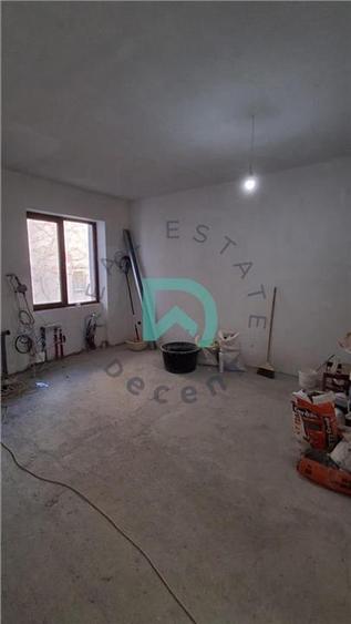 Apartament cu 3 camere decomandat în Sub Arini