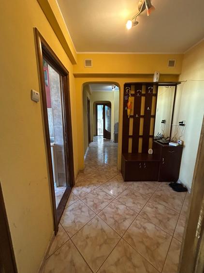 Apartament cu 3 camere decomandat în Mazepa 2