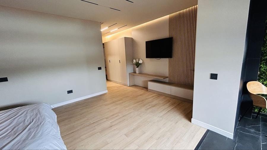 Casă cu 1 camere semidecomandat cu Teren 41 Mp în Runcu