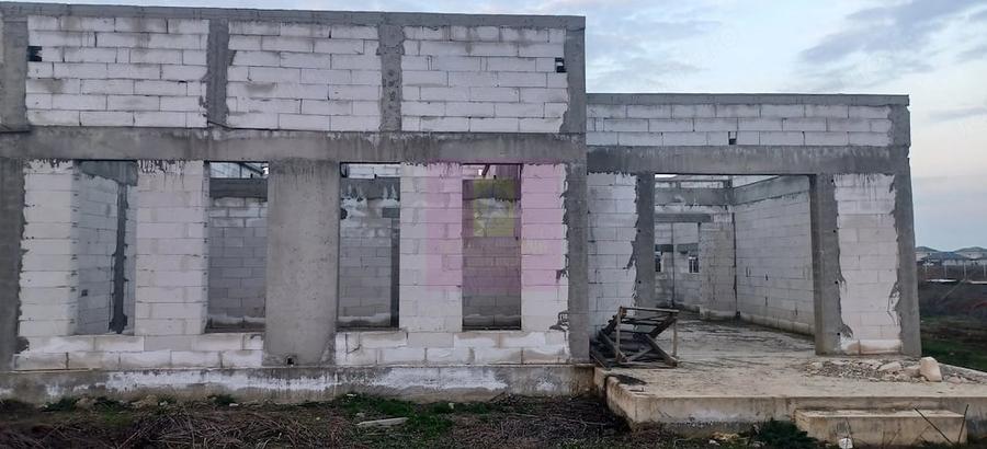 Casă cu Teren 607 Mp în Săbăreni