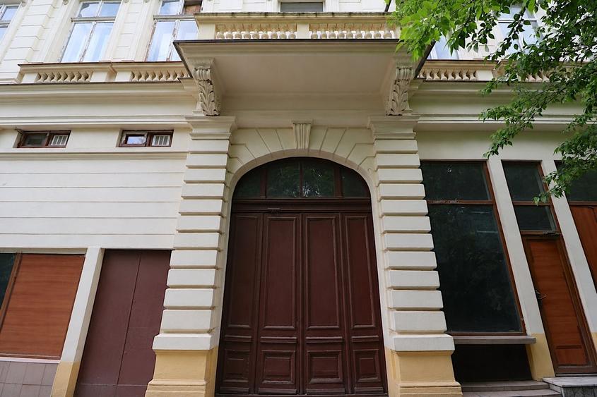 Casă cu 60 camere cu Canalizare în Centrul Istoric