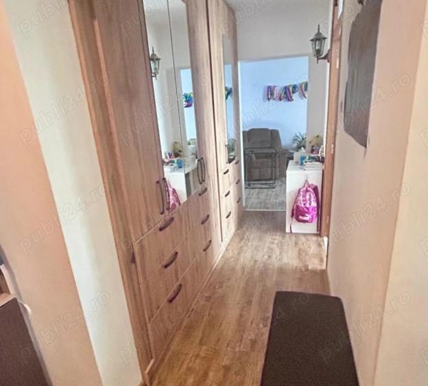 Apartament cu 3 camere decomandat, mobilat în Basarabia