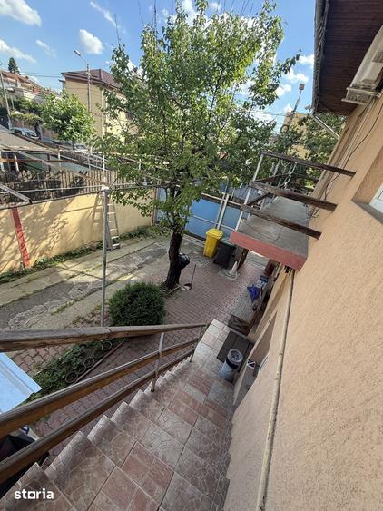 Casă cu 8 camere cu Teren 202 Mp în Pieptănari