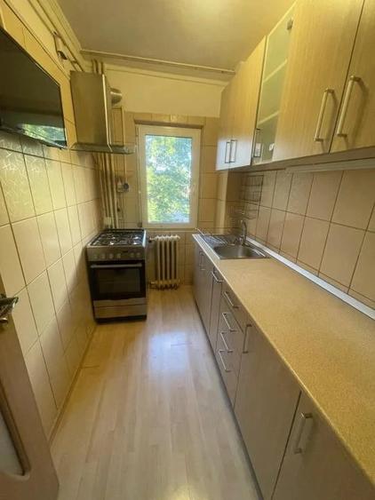Apartament cu 3 camere semidecomandat în Găvana