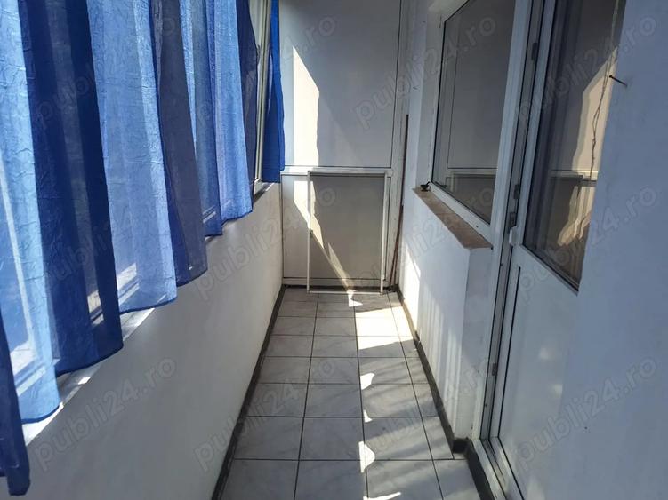 Apartament cu 3 camere decomandat în Sud