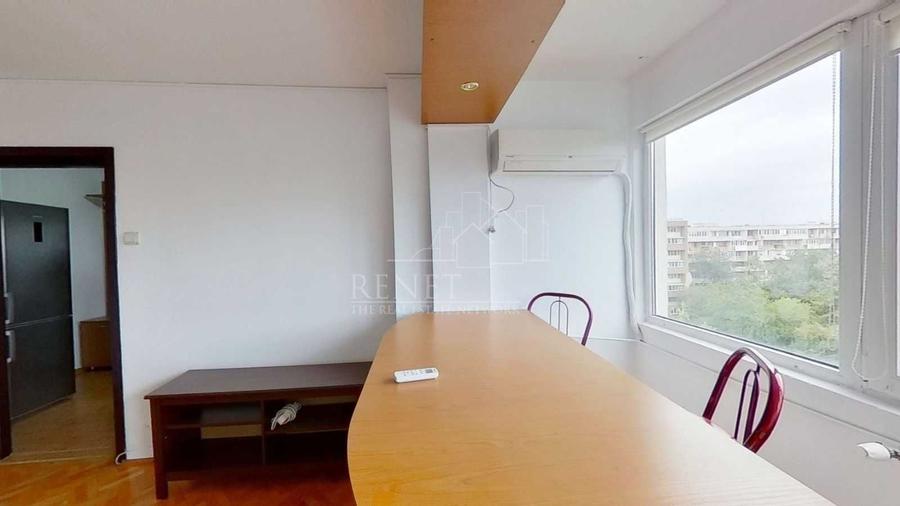 Apartament cu 3 camere semidecomandat în Câmpia Libertății