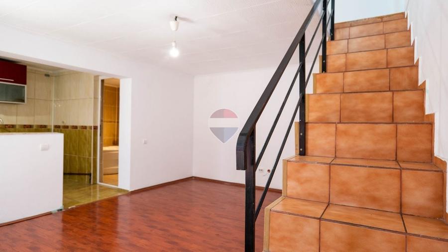 Casă individuală cu 9 camere cu Teren 160 Mp în Chitila