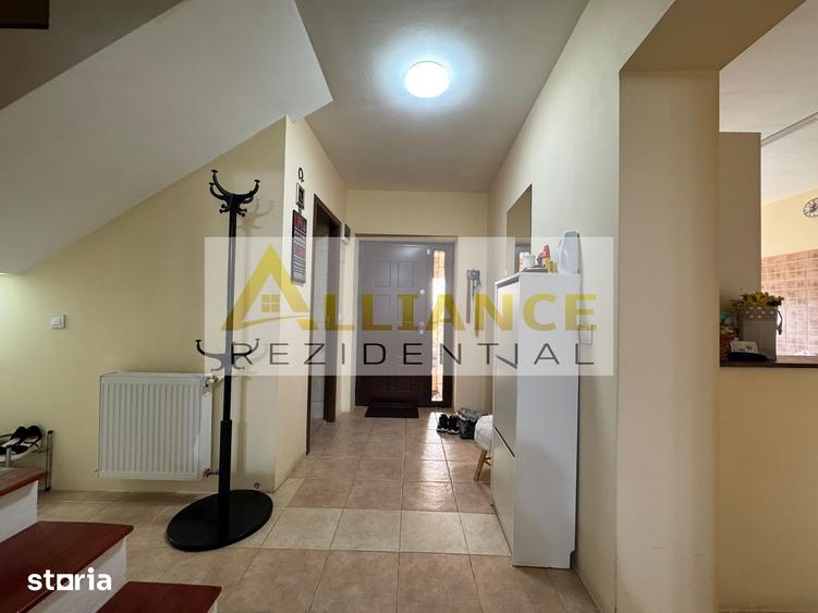 Casă cu 6 camere cu Teren 1086 Mp în Frumușani