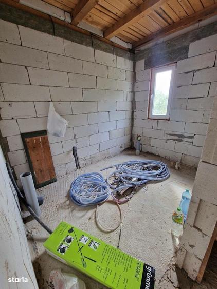 Casă cu 3 camere cu Teren 9000 Mp în Central