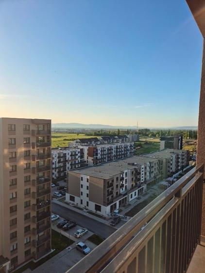 Apartament cu 2 camere decomandat în Tractorul