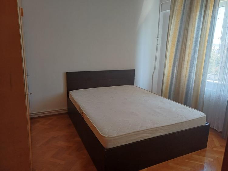 Apartament cu 3 camere decomandat în Andrei Mureșanu