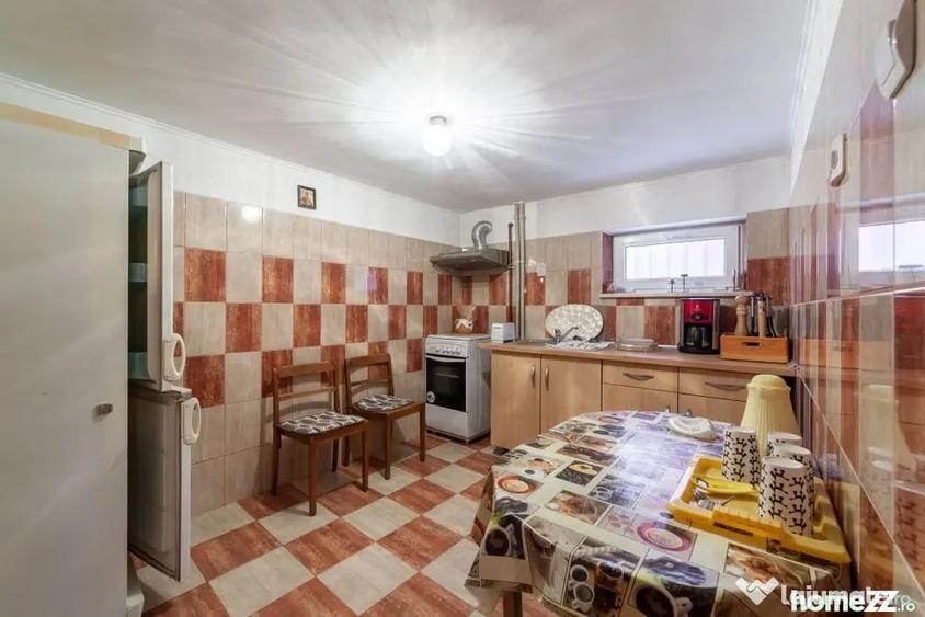 Casă cu 7 camere cu Teren 350 Mp în Central