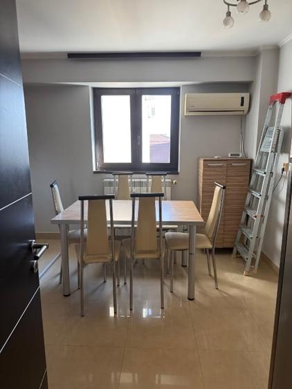Apartament cu 3 camere decomandat, mobilat în Calea Călărașilor