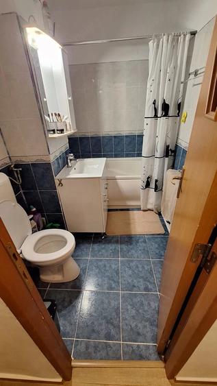 Apartament cu 3 camere decomandat în Micro 11