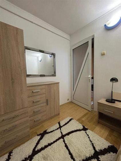 Apartament cu 3 camere semidecomandat în Dacia