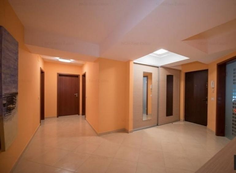 Apartament cu 4 camere decomandat, mobilat în Central