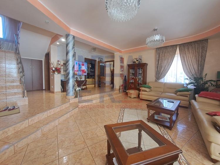 Casă individuală cu 7 camere cu Piscina în Popești-Leordeni