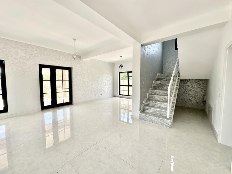 Duplex cu 5 camere cu Canalizare în Giroc