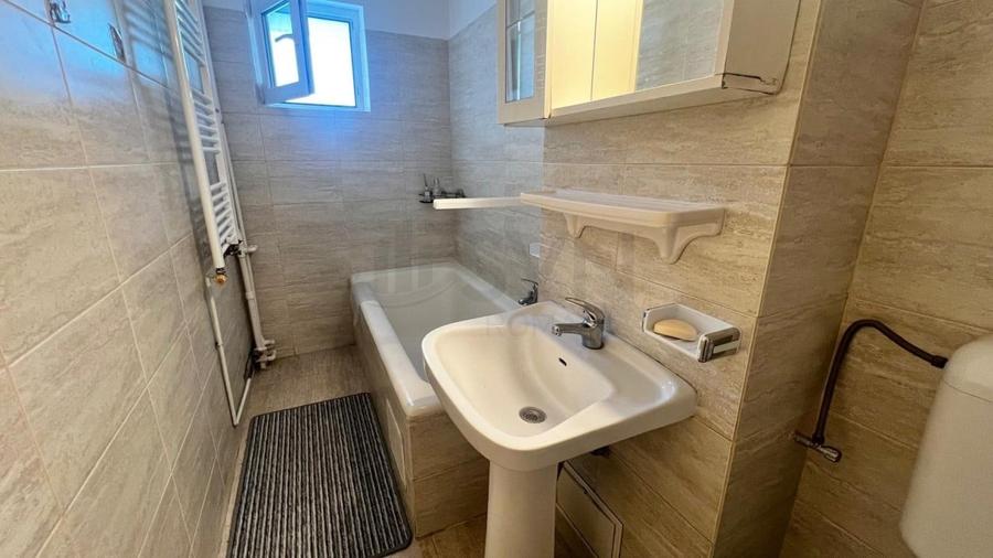 Apartament cu 2 camere semidecomandat, mobilat în Universitate