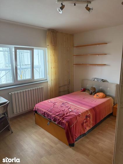 Apartament cu 3 camere în Calea București