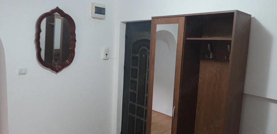 Apartament cu 3 camere decomandat în Exterior Vest