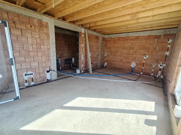Casă individuală cu 4 camere cu Teren 600 Mp în Corușu