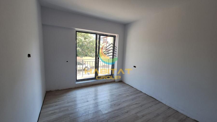 Apartament cu 3 camere semidecomandat în Berceni