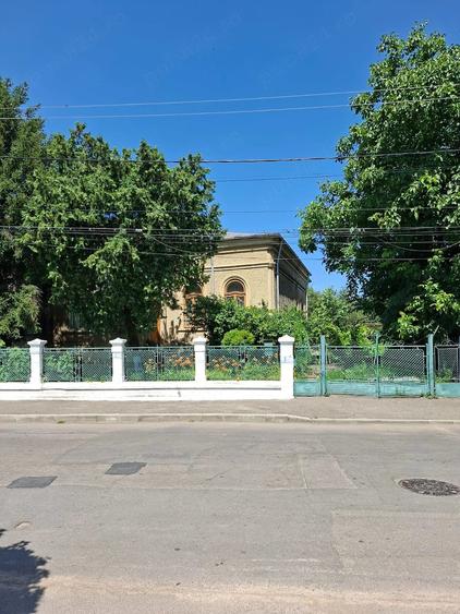 Casă cu 2 camere cu Teren 1500 Mp în Pod