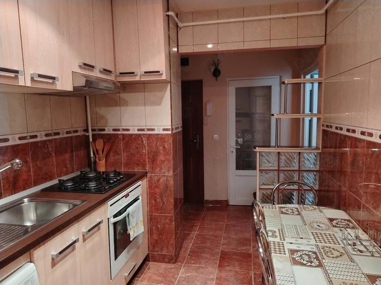 Apartament cu 3 camere semidecomandat în Central