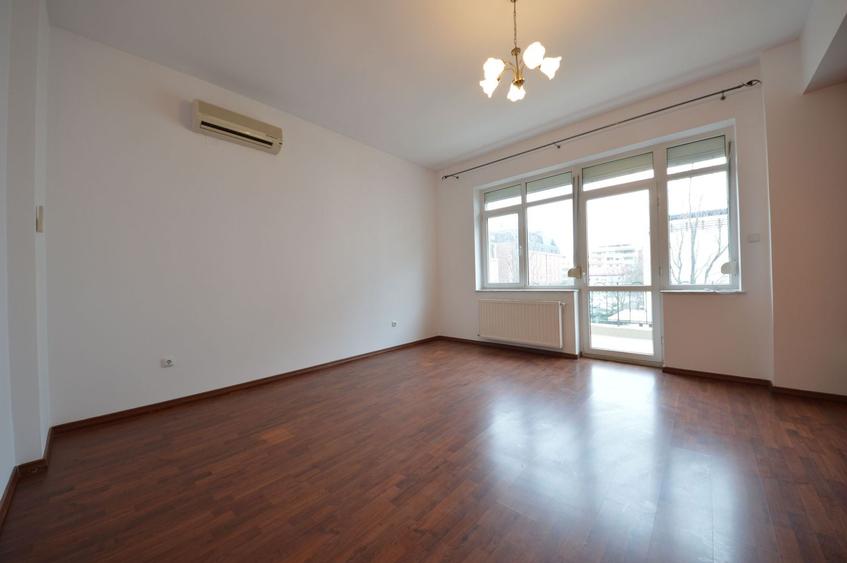 Casă individuală cu 7 camere cu Garaj în Herăstrău