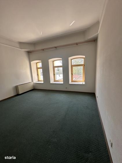 Spațiu comercial, de 1,741 mp, în Central