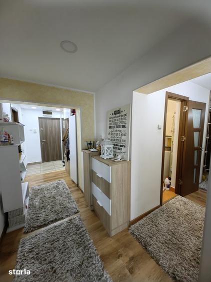 Apartament cu 4 camere decomandat, mobilat în Central