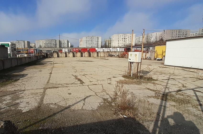 Teren construcție, în Fizicienilor